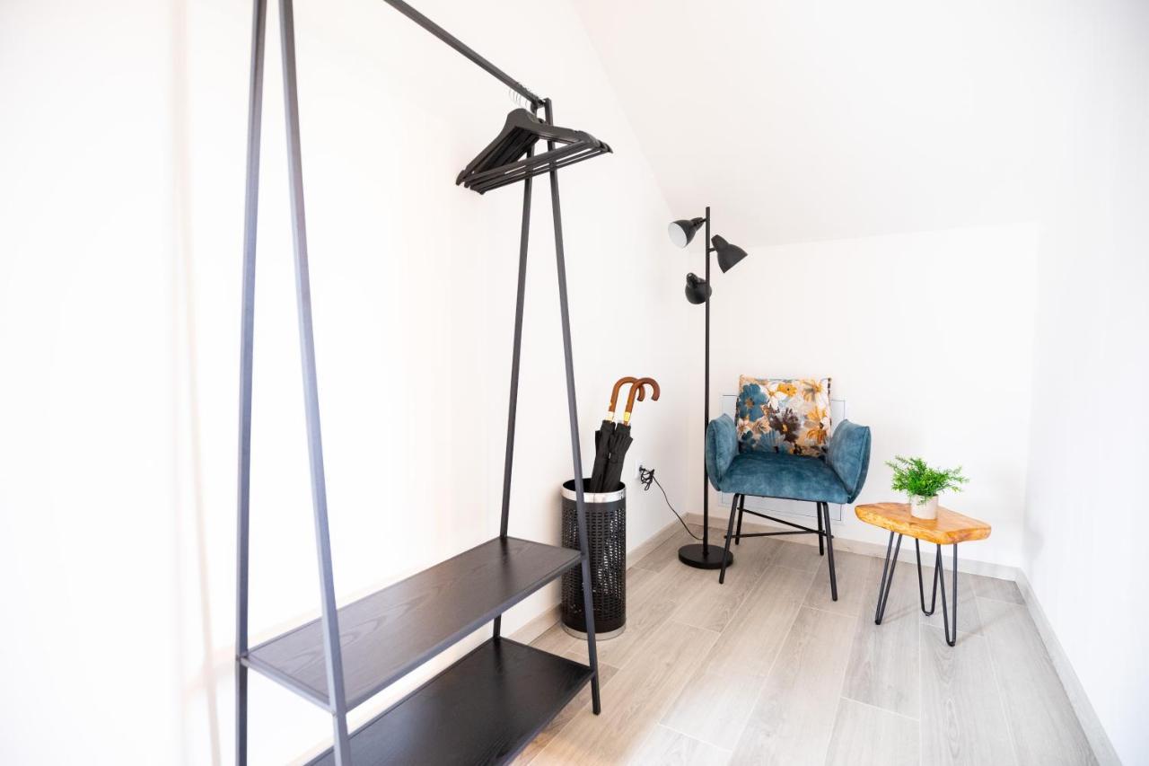 Design-Ferienwohnung In Kelberg Am Nuerburgring: Platz Fuer 6, Kueche, Wifi, Netflix Buitenkant foto