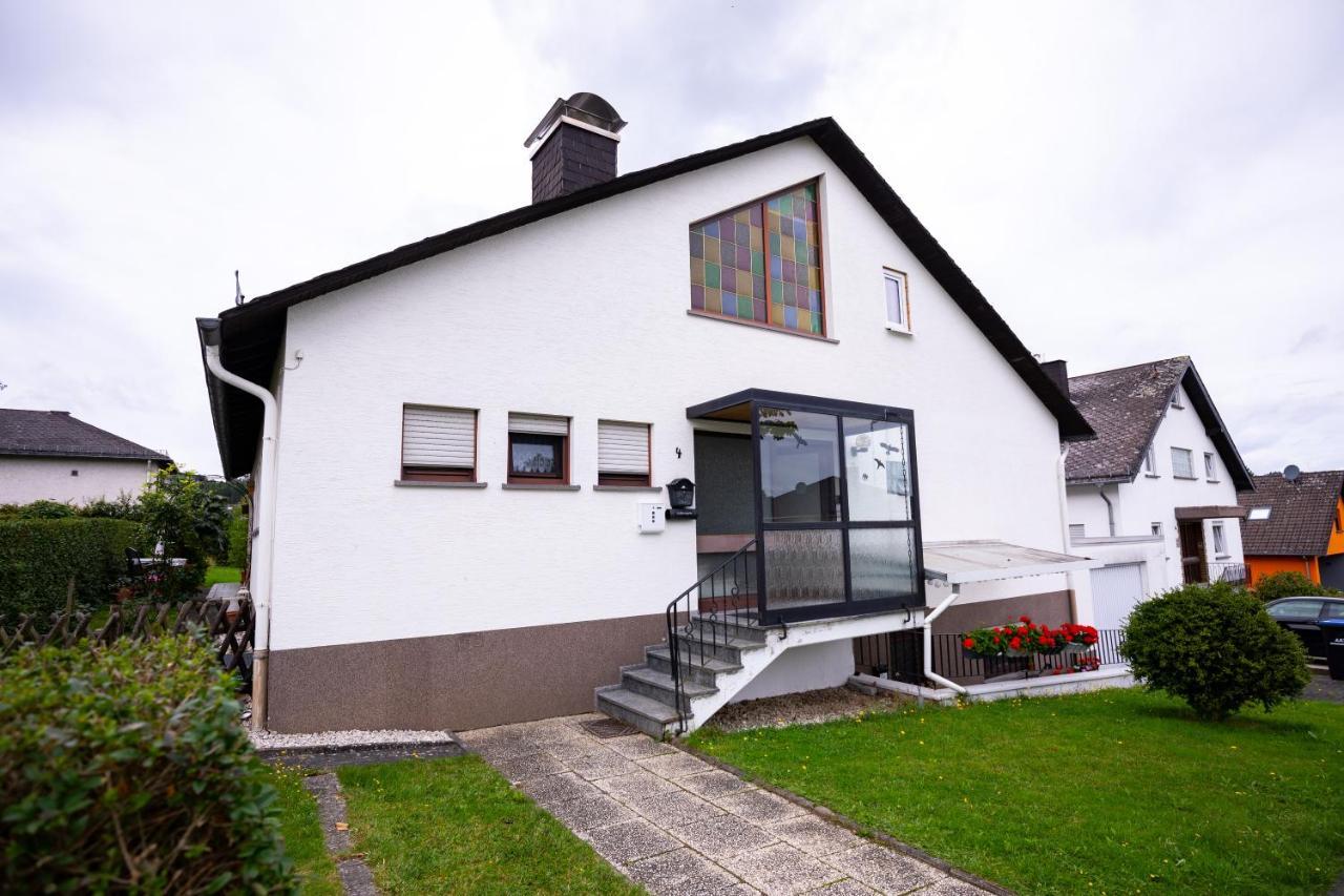 Design-Ferienwohnung In Kelberg Am Nuerburgring: Platz Fuer 6, Kueche, Wifi, Netflix Buitenkant foto